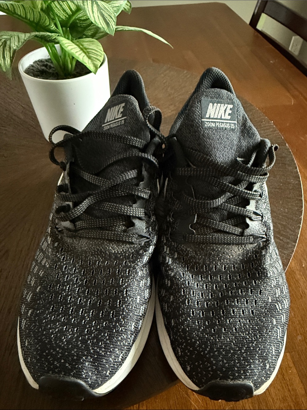 Nike woMen’s Black Zoom Pegasus 35 Lightweight Running Shoes
